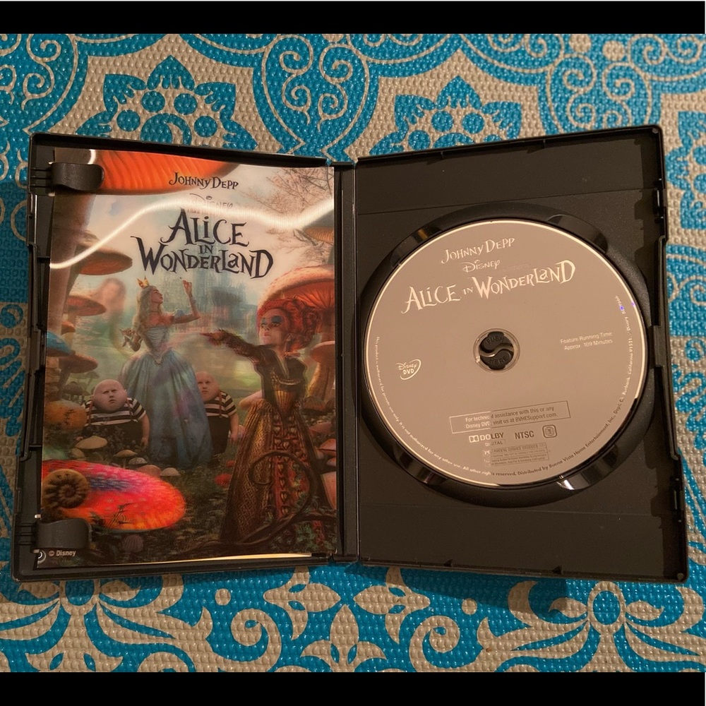Disney’s Alice in Wonderland: A Film By Tim Burton - Picture 4 of 5